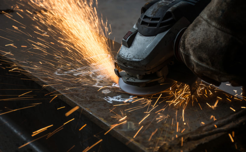 Nowoczesne rozstrzygnięcia w produkcji śrub i wkrętów – jak przekształciły się metody wytwórczości w ostatnich latach?